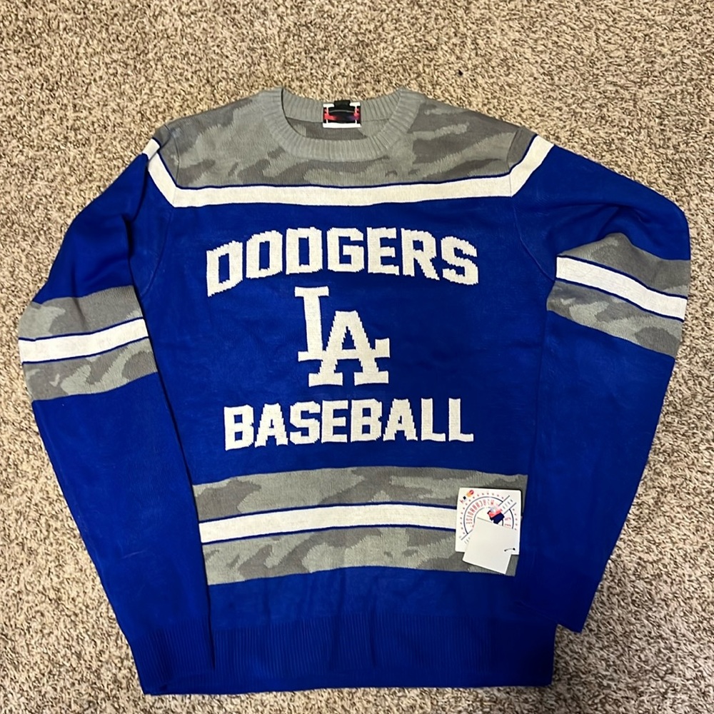 Men’s medium dodger sweater